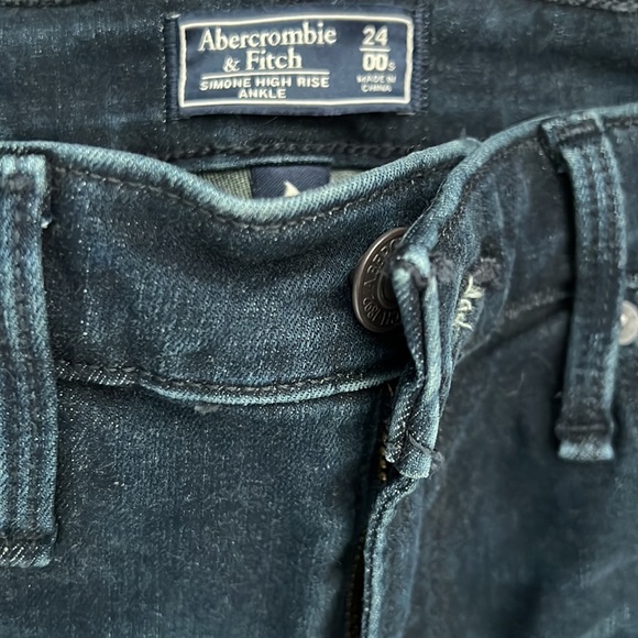 Dark Blue Faded Wash Abercrombie and Fitch High Rise Jeans - Picture 2 of 4